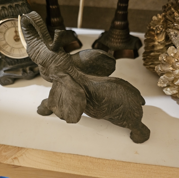 Gray Mother And Baby Elephant - Picture 2 of 6